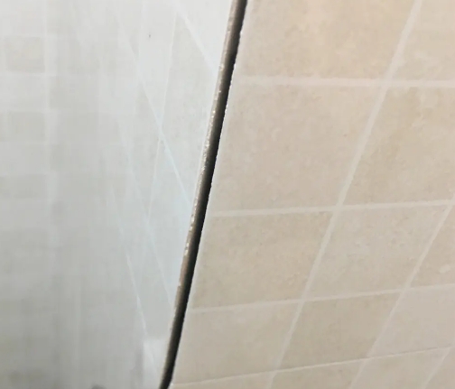 沙依巴克瓷砖空鼓维修公司分享阳台瓷砖脱落的修复过程可以分为以下几个步骤
