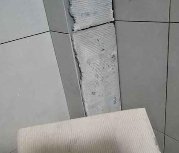 沙依巴克瓷砖空鼓维修公司分享下厨房瓷砖脱落的补救措施。